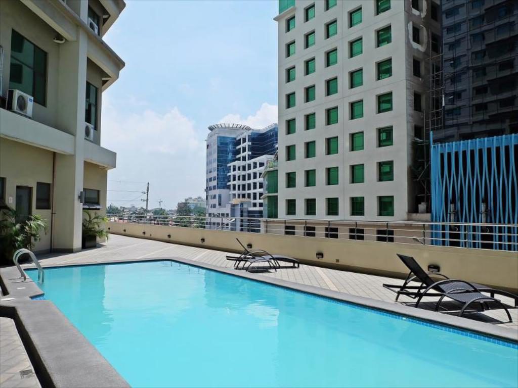 Mandarin Plaza Hotel