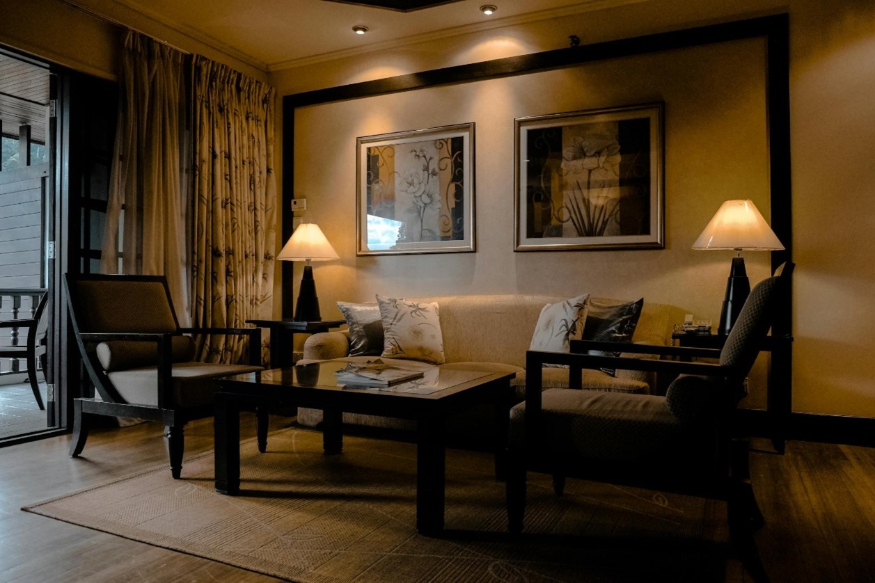 Living the Suite Life: Hacks to Book Luxury Hotels at Economy Prices