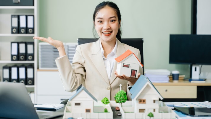How Real Estate Virtual Assistants Keep Your Business Running While You're Traveling