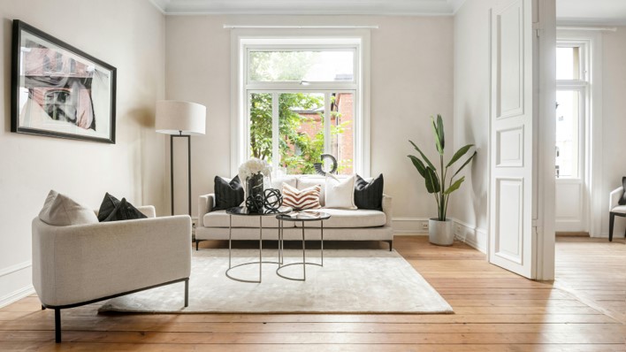 Wool vs Synthetic Living Room Area Rugs: Which Lasts Longer?